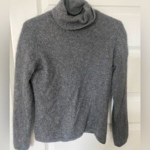 Small cashmere sweater